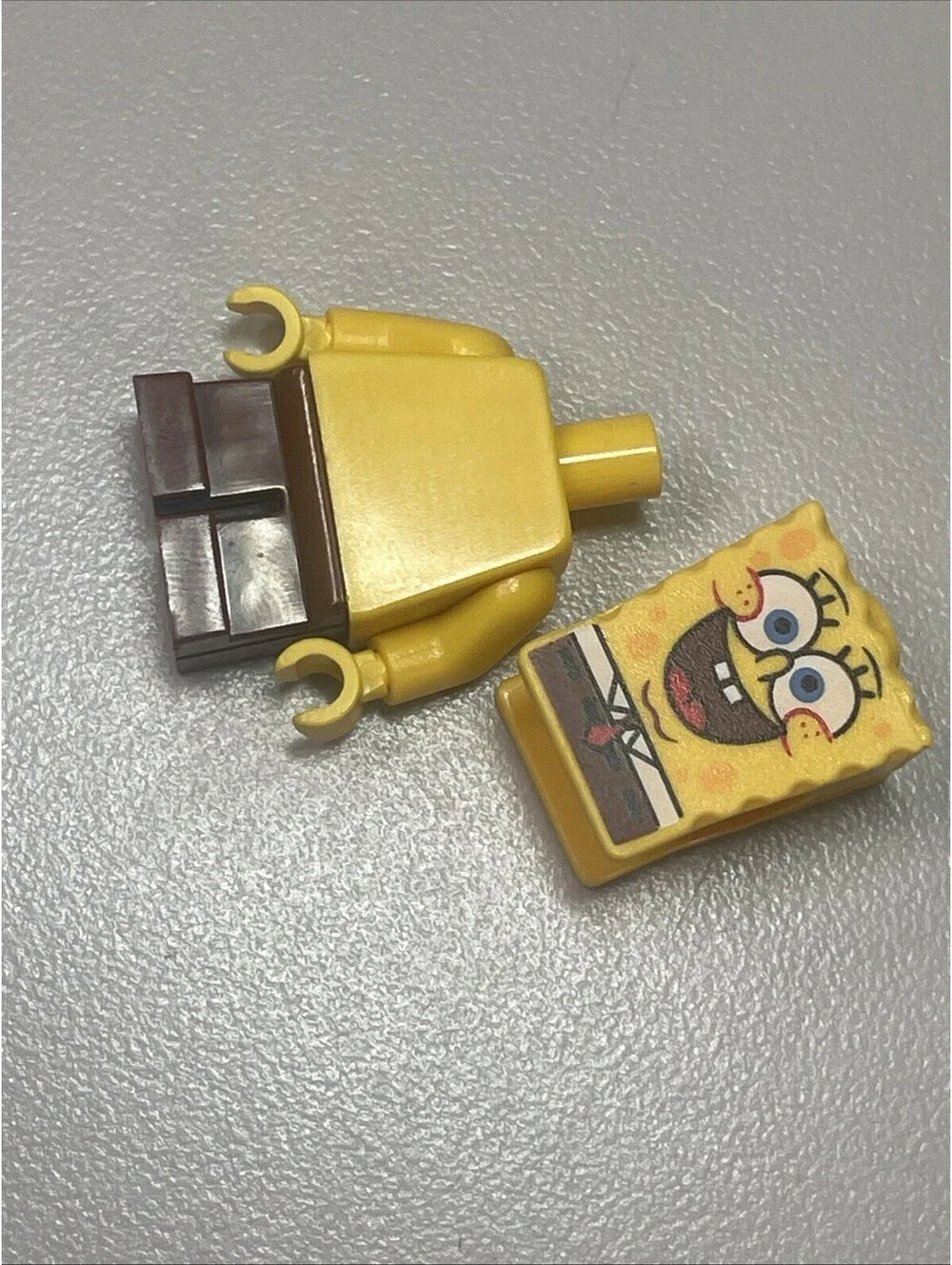 LEGO SpongeBob SquarePants Minifigure w/ Eyebrows bob028 From 3816 Retired Rare!